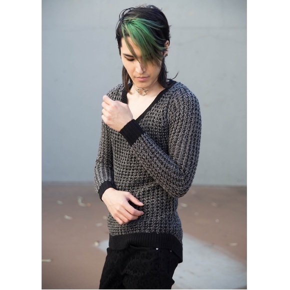 Poof Waffle Knit Grey Sweater Juniors Medium | Black Contrast V-Neck Pullover - Picture 1 of 4